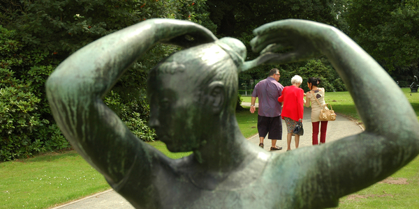 In de oranjerie van het kasteel Middelheim vindt u het documentatiecentrum Lode Craeybeckx: het mekka voor ieder die meer wil weten over moderne en hedendaagse kunst